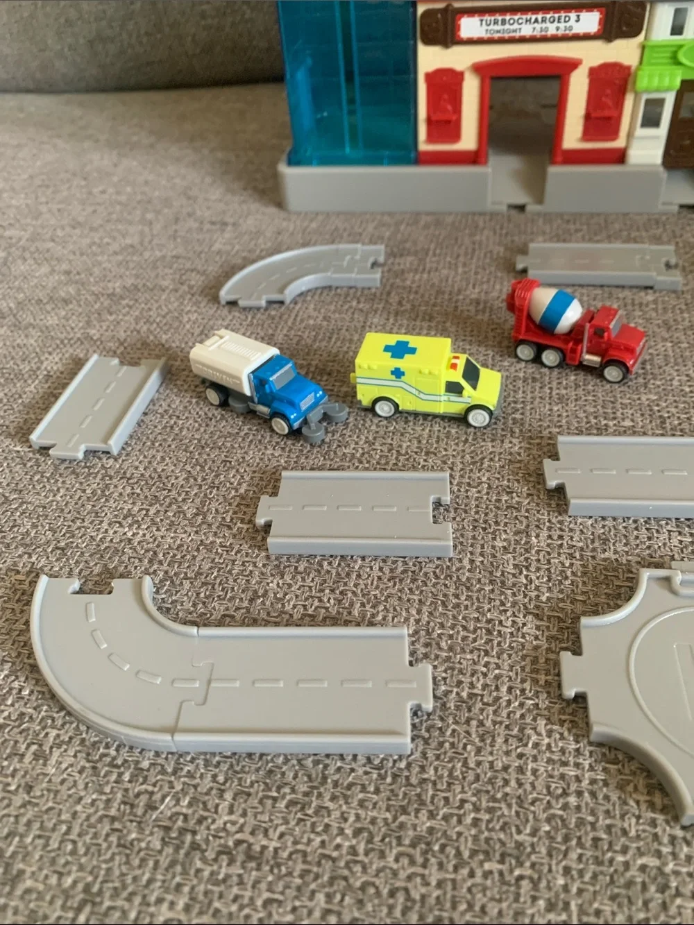 Driven Battat Pocket Series City Center Cinema Cafe Garage Playset & Accessories